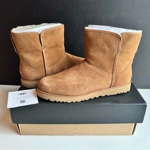NEW - UGG Women’s Size 11 Cory II Suede Bootie in Chestnut